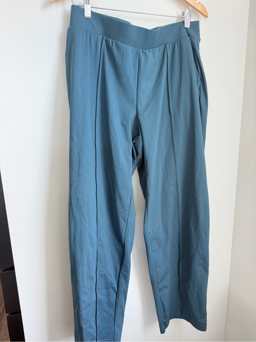 Mondetta Relaxed Straight Pants in Teal